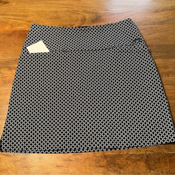 S.C. & Co. Navy & White Geometric Print Sport Skirt with Built-In Shorts, Size L - Picture 3 of 11